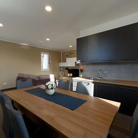 Lägenhet Smeraldo - Goelba *