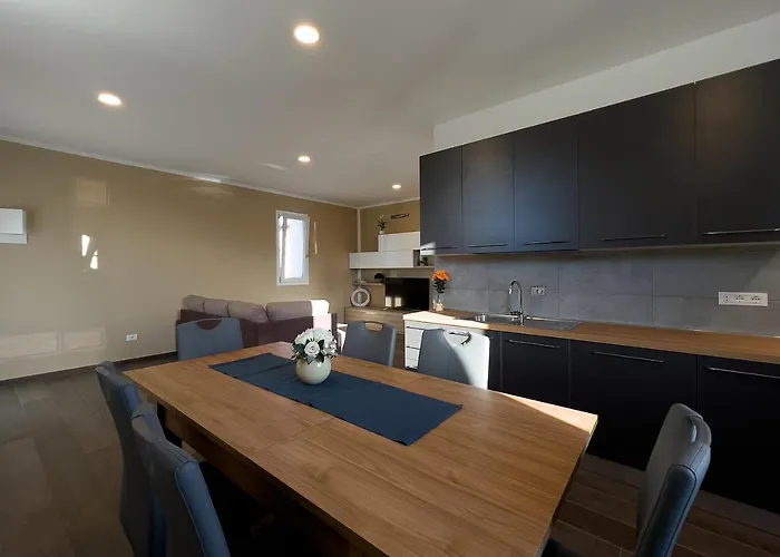 Apartment Smeraldo - Goelba *